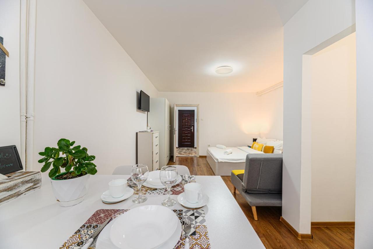 Jad - Family - Apartments & Studios Brasov Luaran gambar