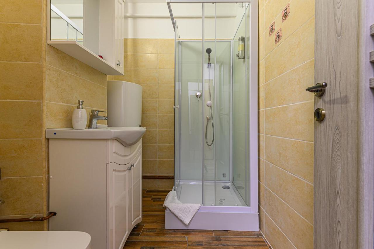 Jad - Family - Apartments & Studios Brasov Luaran gambar