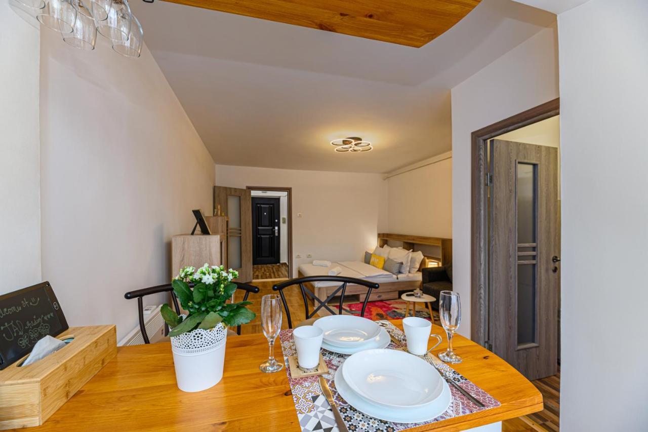 Jad - Family - Apartments & Studios Brasov Luaran gambar