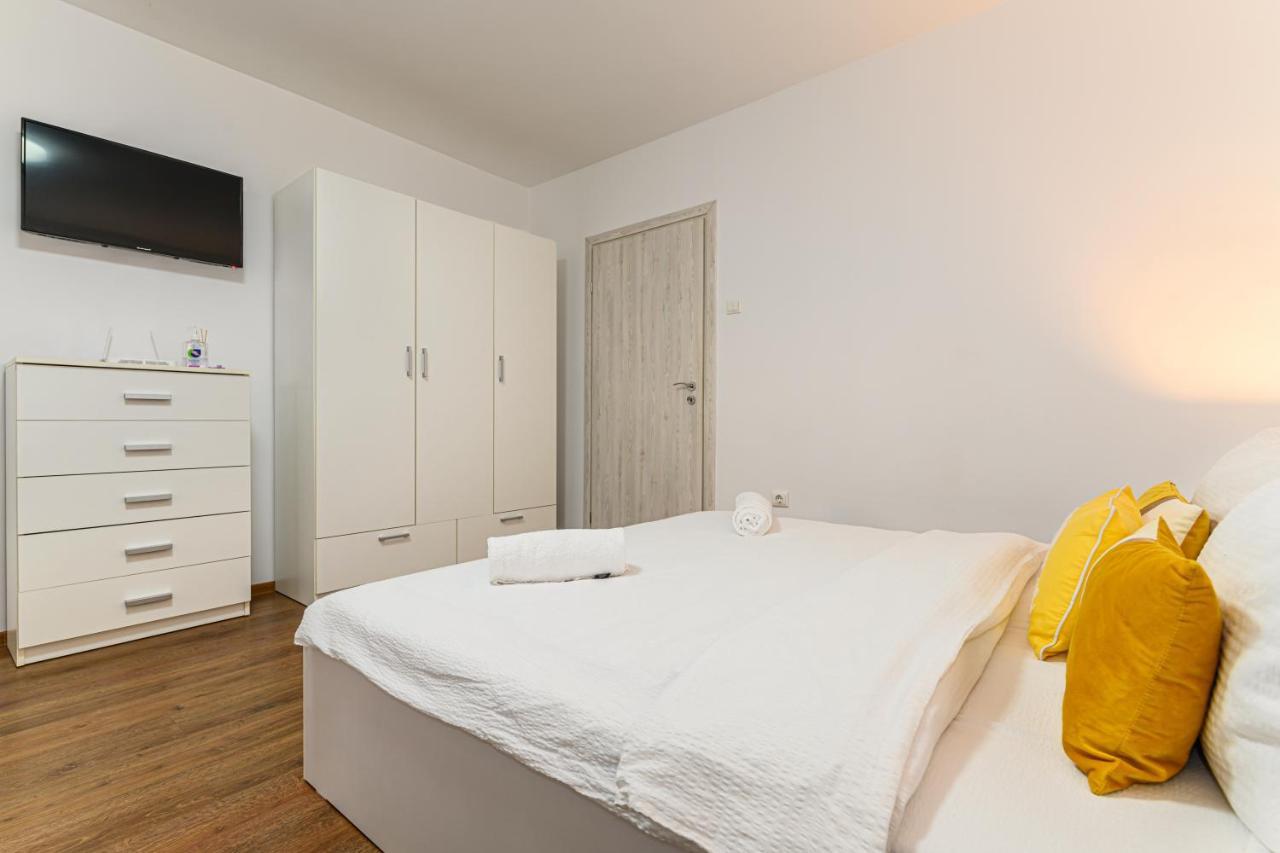Jad - Family - Apartments & Studios Brasov Luaran gambar