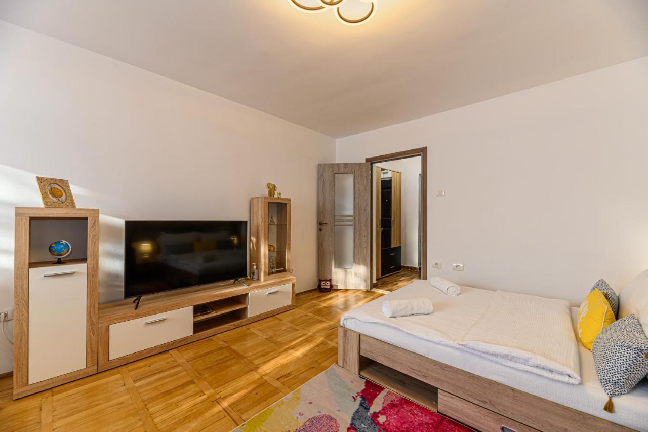 Jad - Family - Apartments & Studios Brasov Luaran gambar